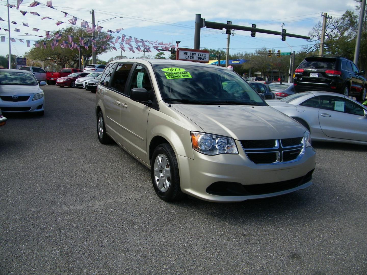 2013 GOLD /Black Dodge Grand Caravan SE (2C4RDGBG3DR) with an 3.6L V6 DOHC 24V engine, Automatic transmission, located at 4000 Bee Ridge Road, Sarasota, FL, 34233, (941) 926-0300, 27.298664, -82.489151 - Photo#2